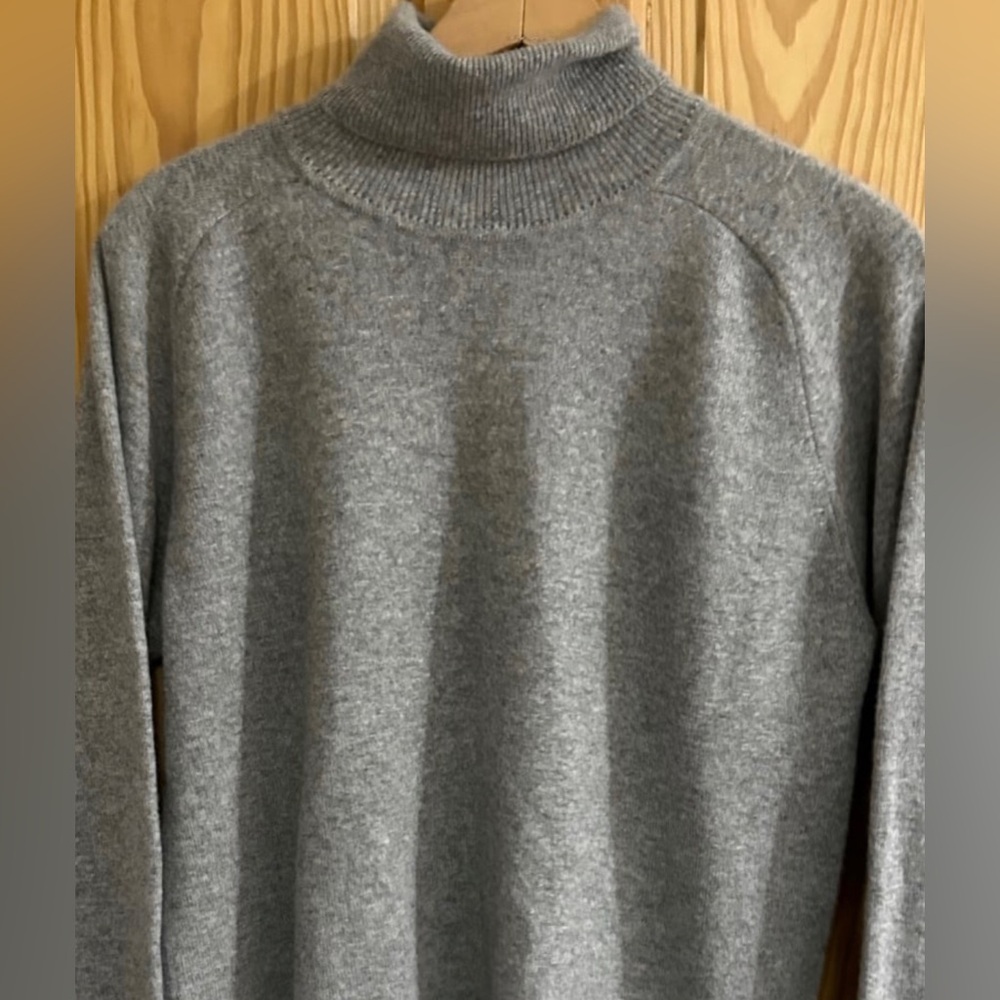 Mendocino Gray Cashmere Turtleneck Sweater ~ Large
